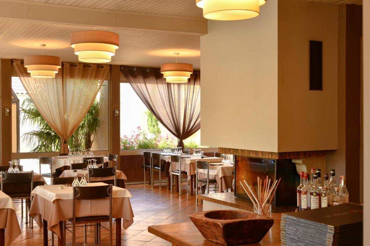 Logis Hotel & Restaurant Le Pardaillan Gondrin Exterior foto